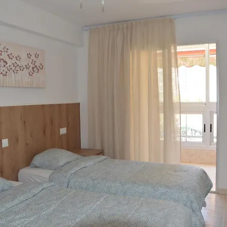 Karola 3c With Pool Μπένιντορμ